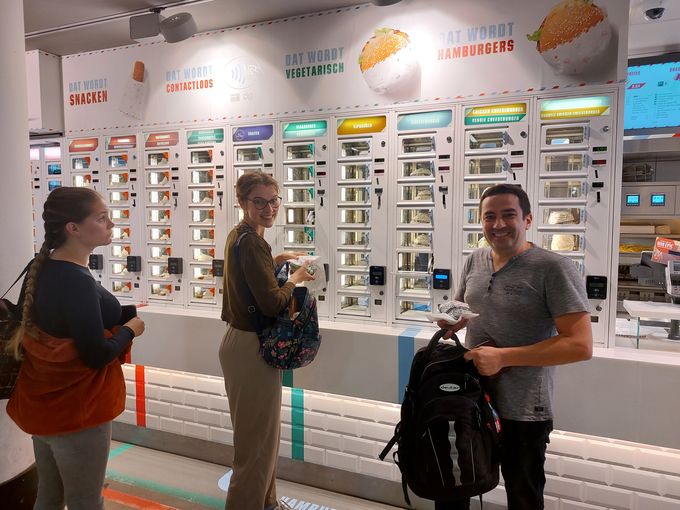 Hamburger vending machine